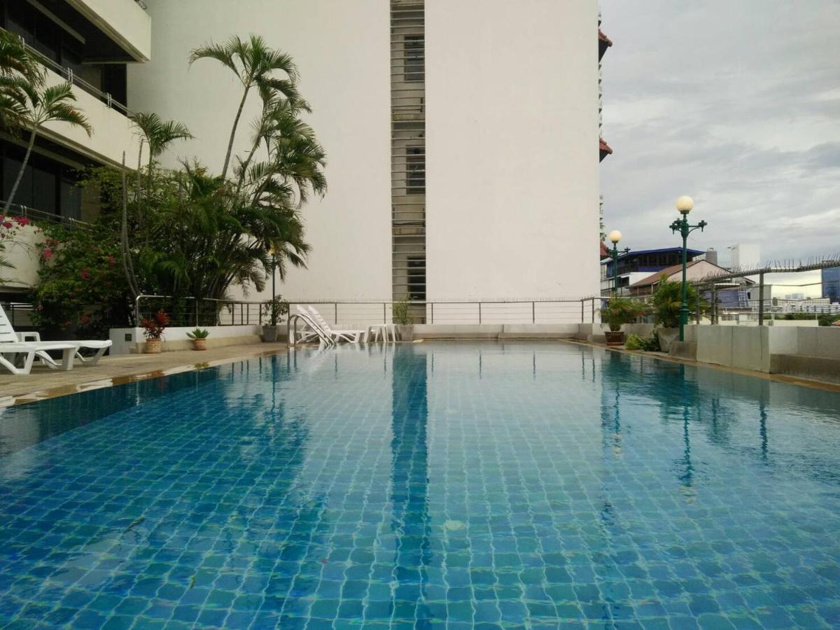 Nantiruj Tower: Serviced Apartments in Sukhumvit Soi 8 Bangkok Exterior photo