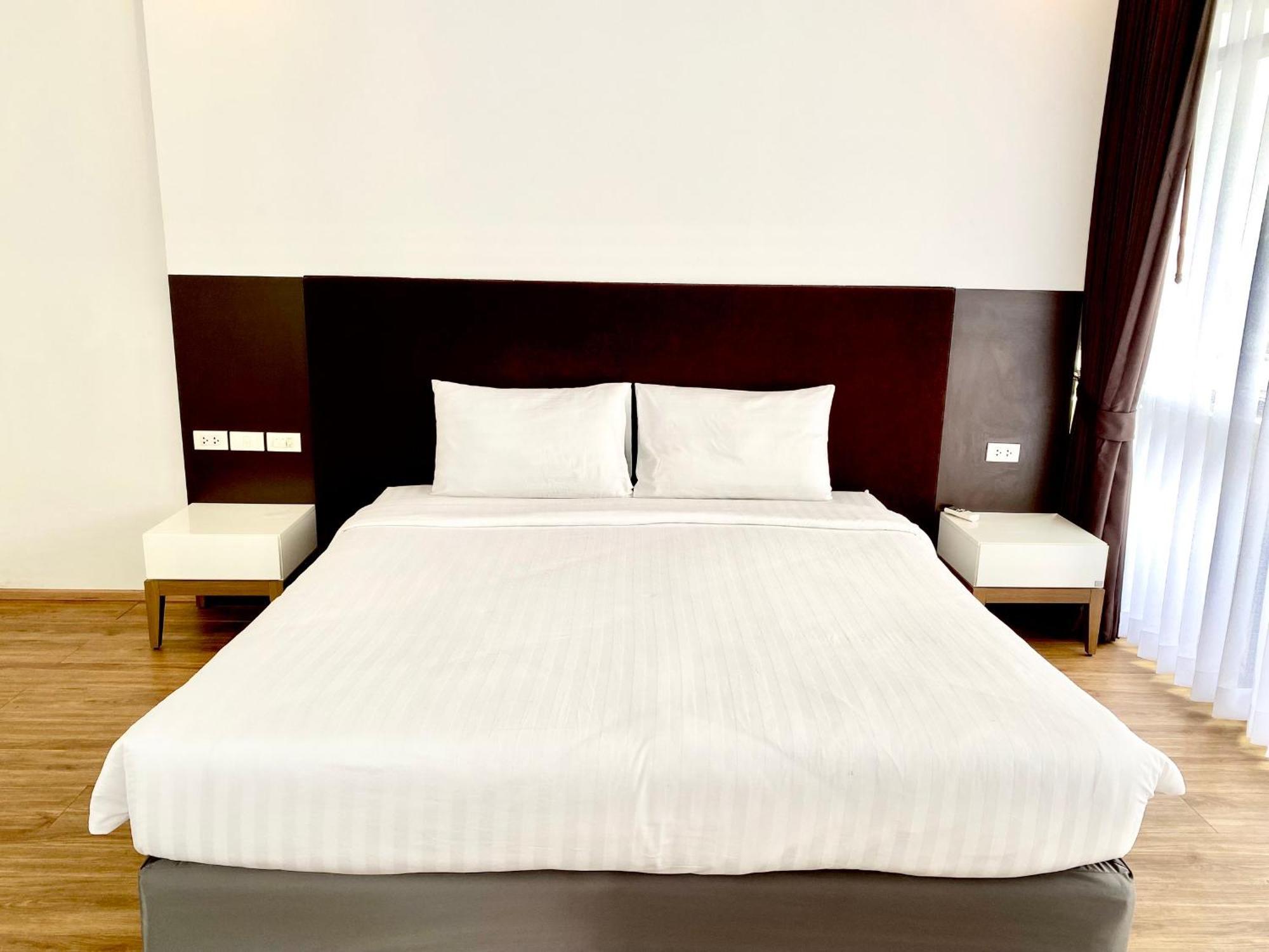 Nantiruj Tower: Serviced Apartments in Sukhumvit Soi 8 Bangkok Exterior photo