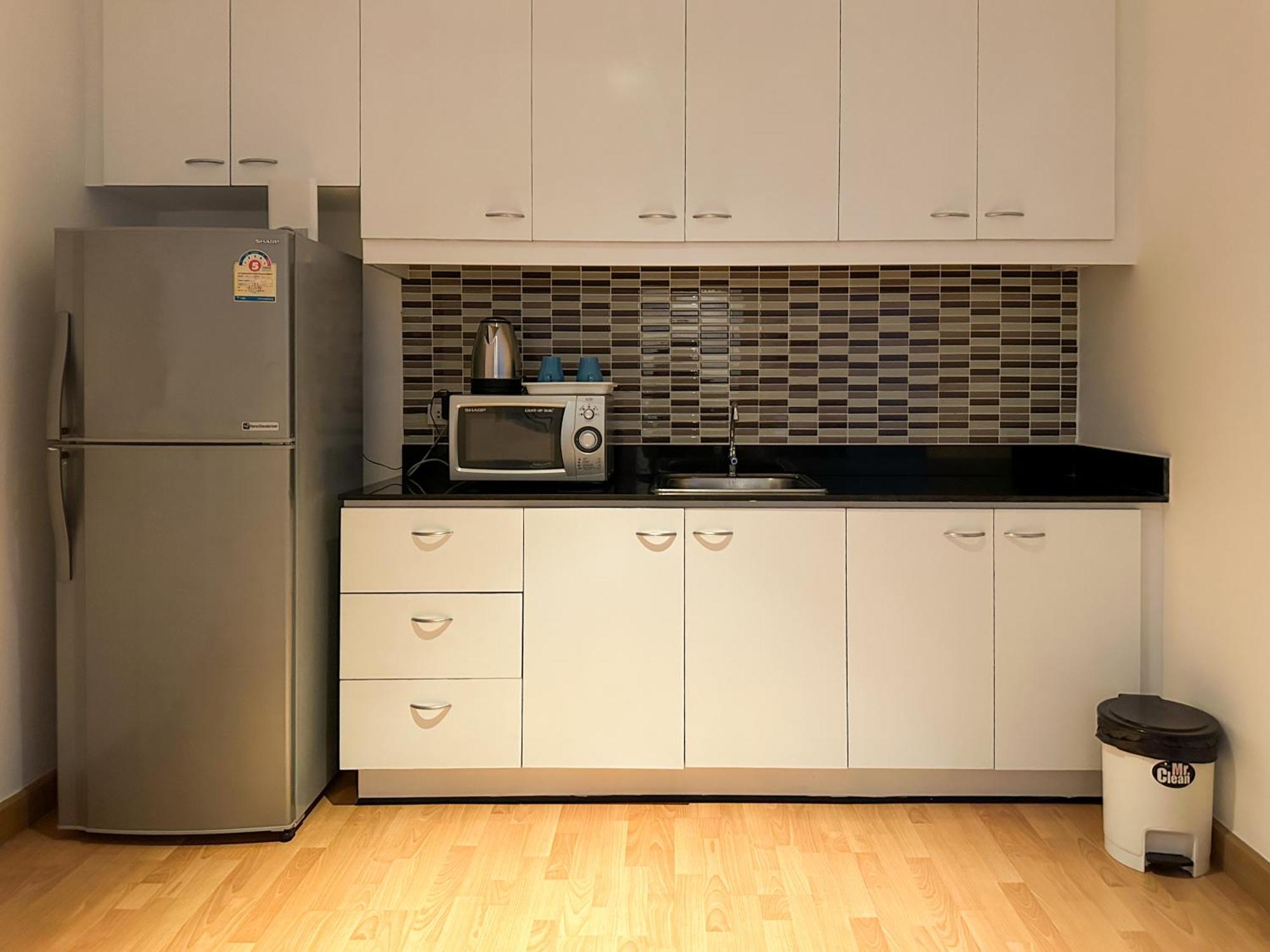 Nantiruj Tower: Serviced Apartments in Sukhumvit Soi 8 Bangkok Exterior photo
