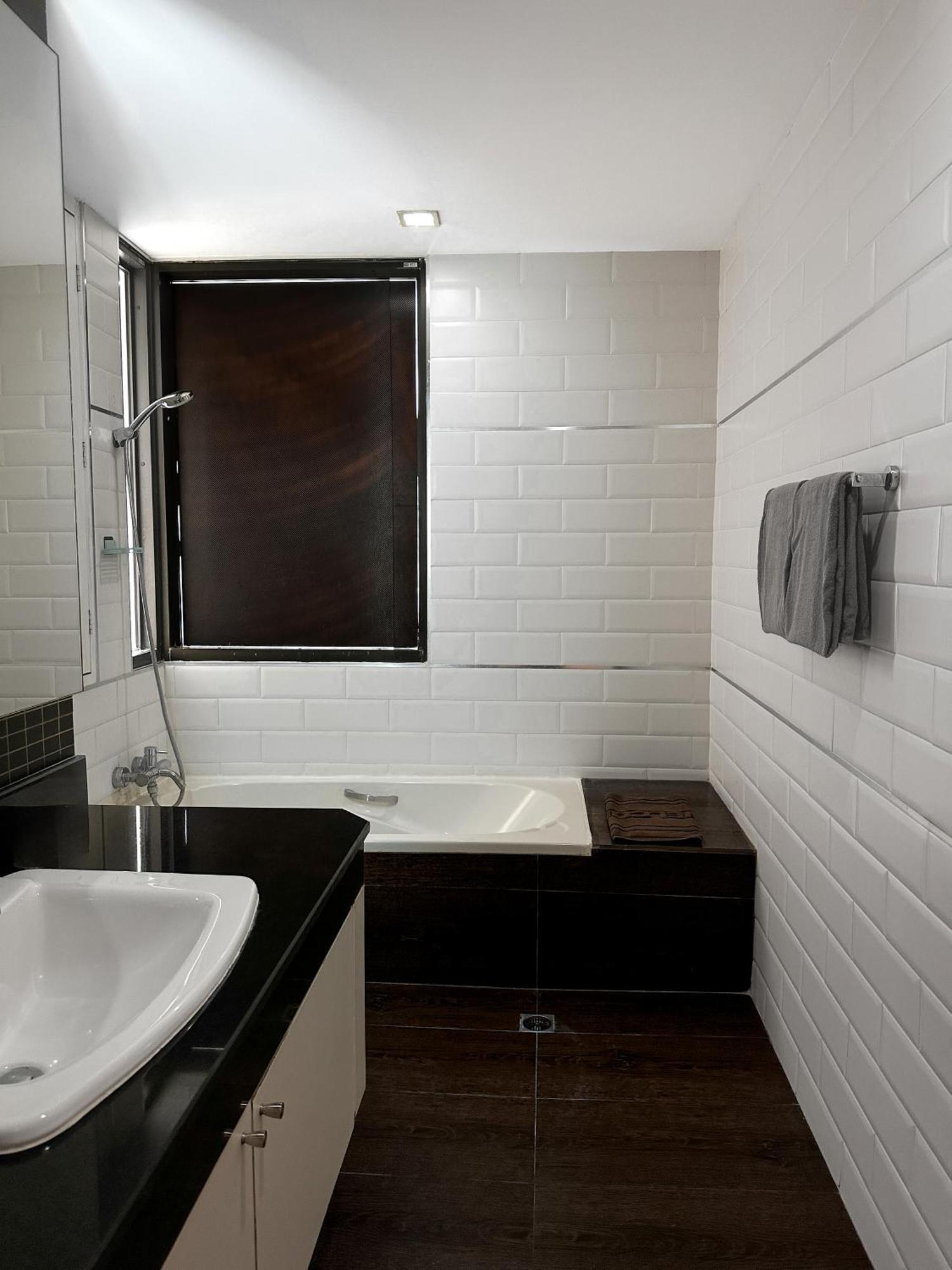 Nantiruj Tower: Serviced Apartments in Sukhumvit Soi 8 Bangkok Room photo