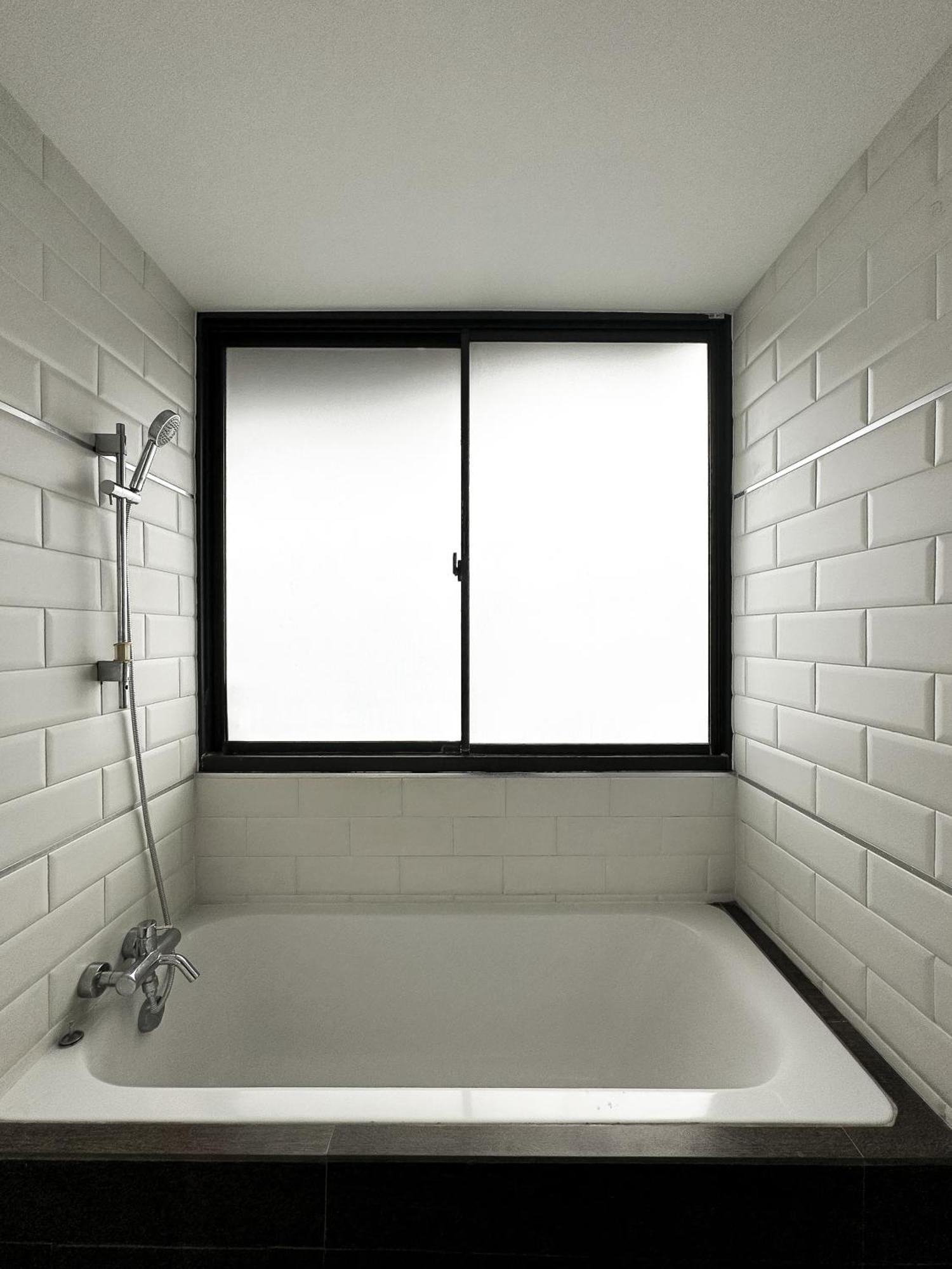 Nantiruj Tower: Serviced Apartments in Sukhumvit Soi 8 Bangkok Exterior photo