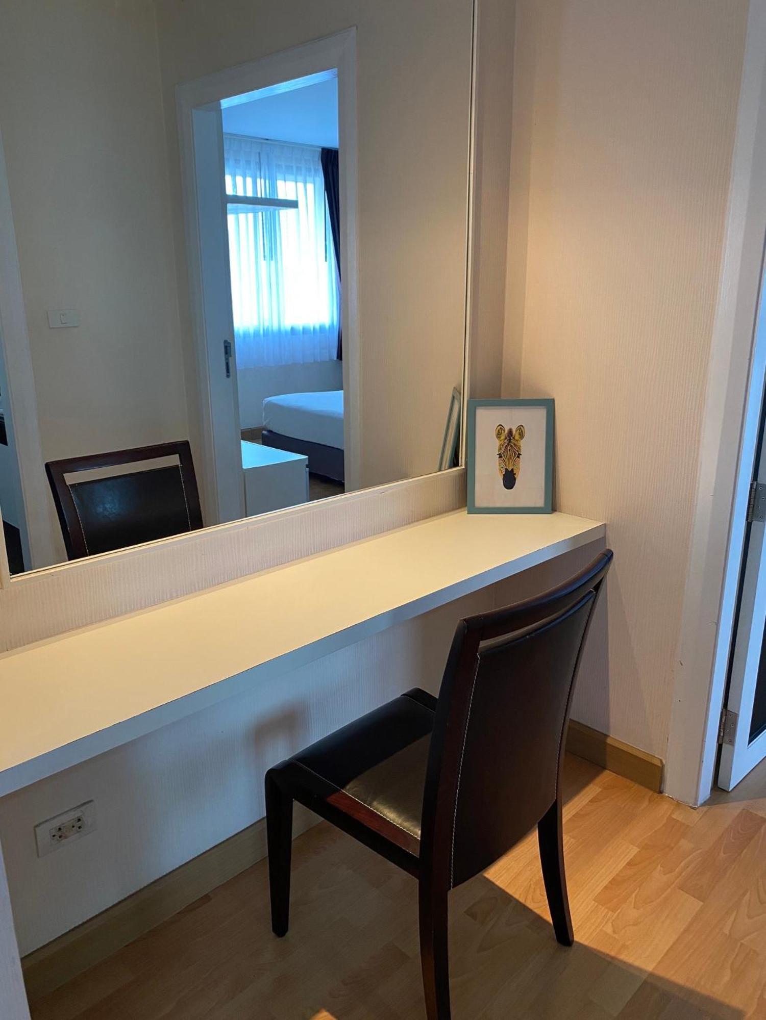 Nantiruj Tower: Serviced Apartments in Sukhumvit Soi 8 Bangkok Exterior photo