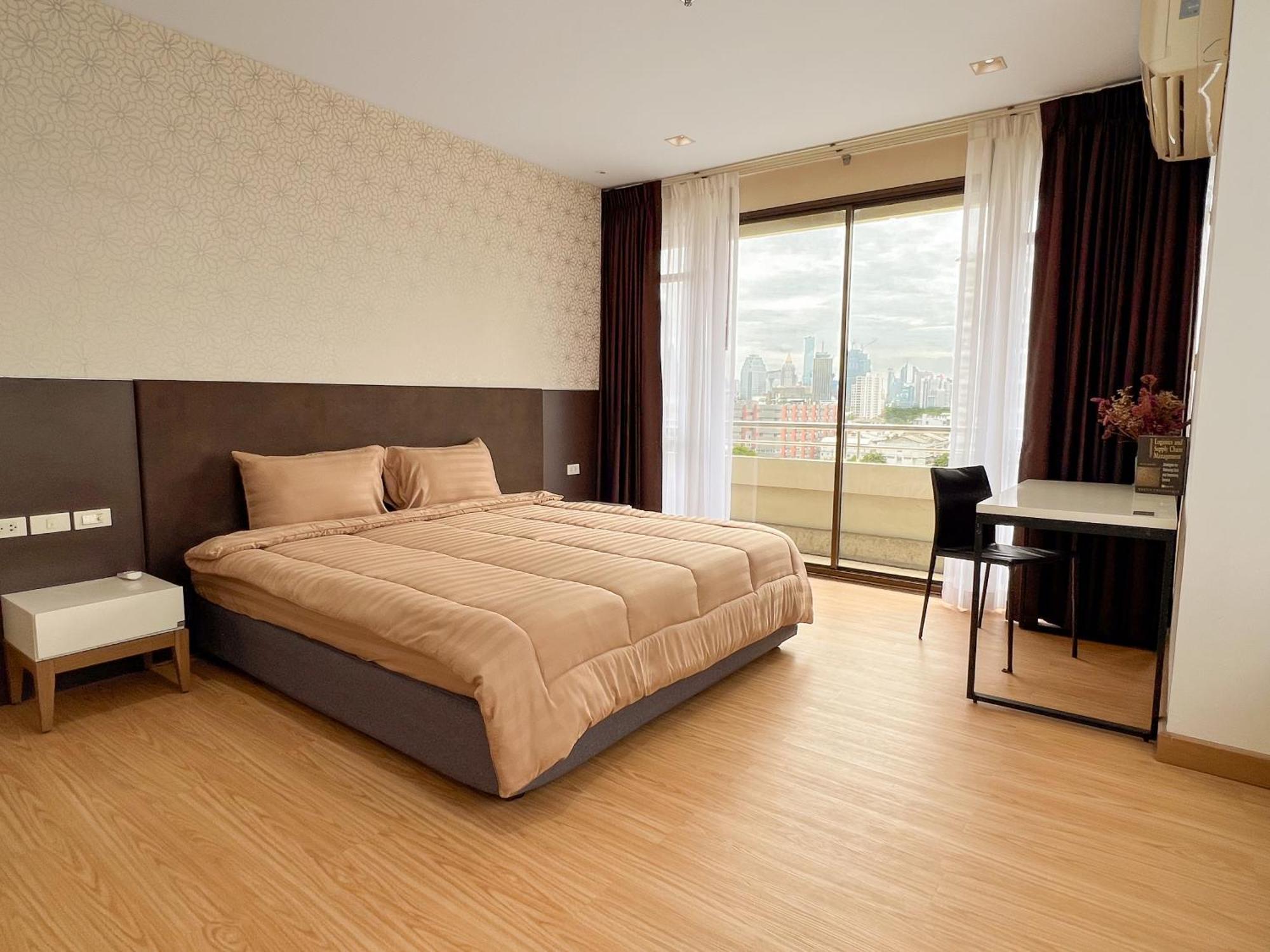 Nantiruj Tower: Serviced Apartments in Sukhumvit Soi 8 Bangkok Exterior photo